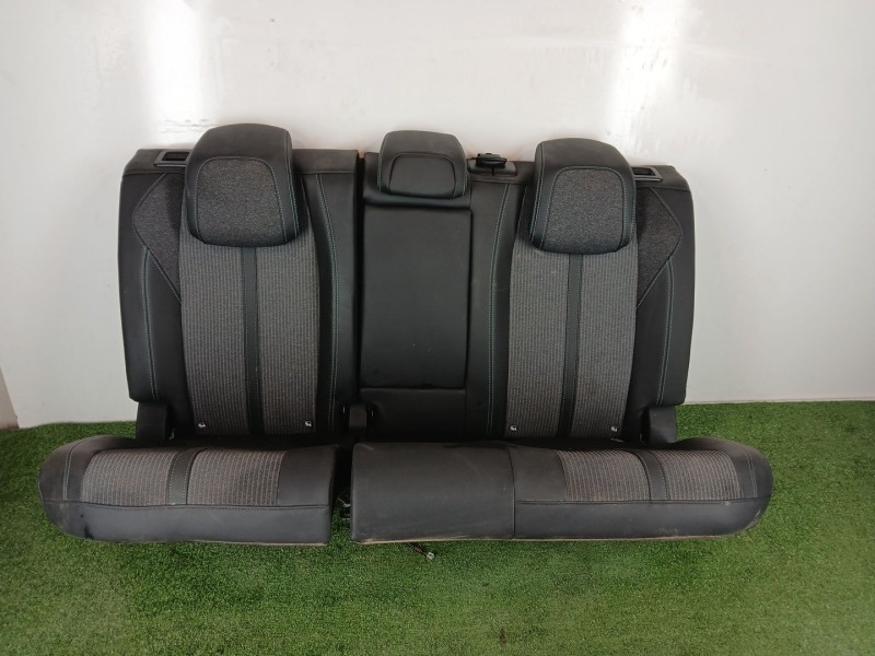 Recambio de asientos traseros para peugeot 3008 ii suv (mc_, mr_, mj_, m4_) 1.5 bluehdi 130 referencia OEM IAM   
