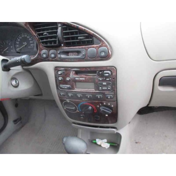 ford fiesta berlina del año 1996