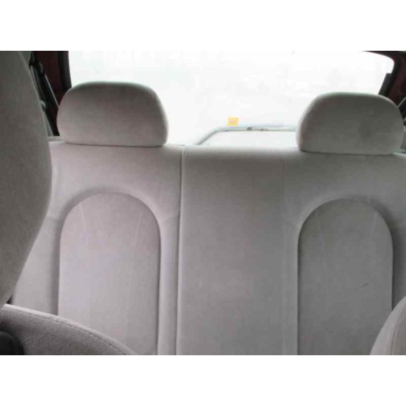 ford fiesta berlina del año 1996