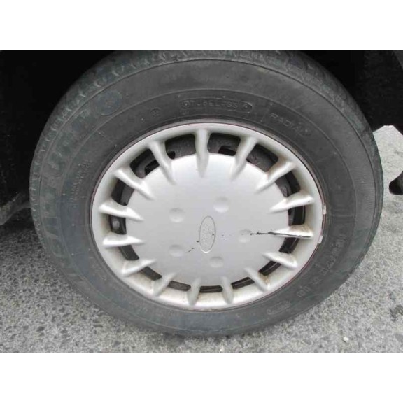 ford fiesta berlina del año 1996