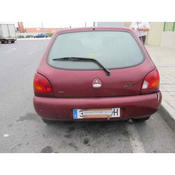 ford fiesta berlina del año 1996