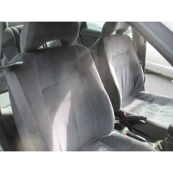 volvo s40 berlina del año 1999