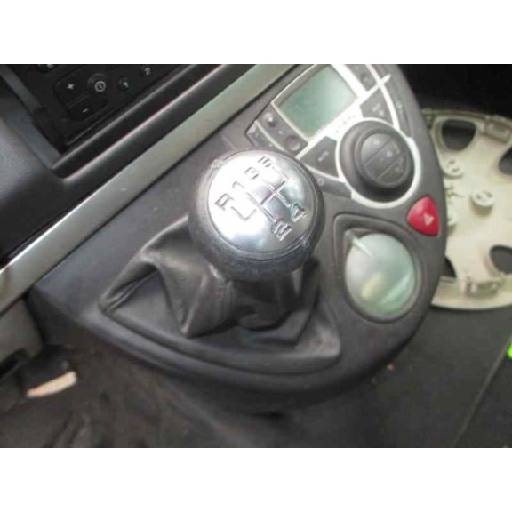 peugeot 807 del año 2004