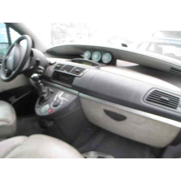 peugeot 807 del año 2004