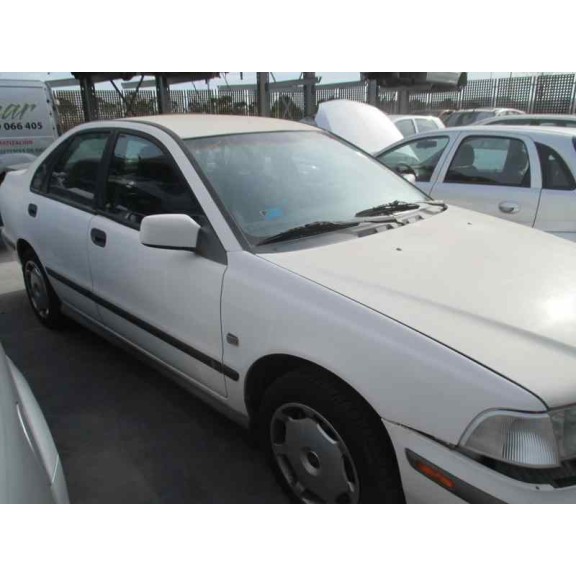 volvo s40 berlina del año 1999