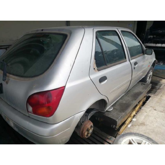 ford fiesta berlina del año 2001