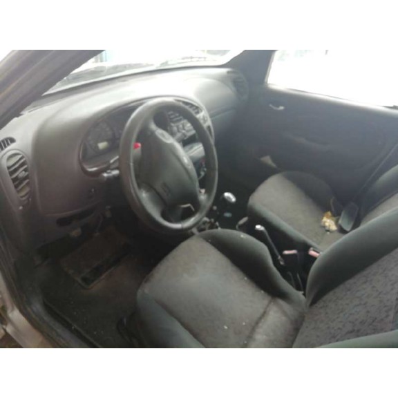 ford fiesta berlina del año 2001