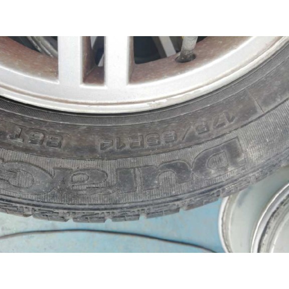 ford fiesta berlina del año 2001