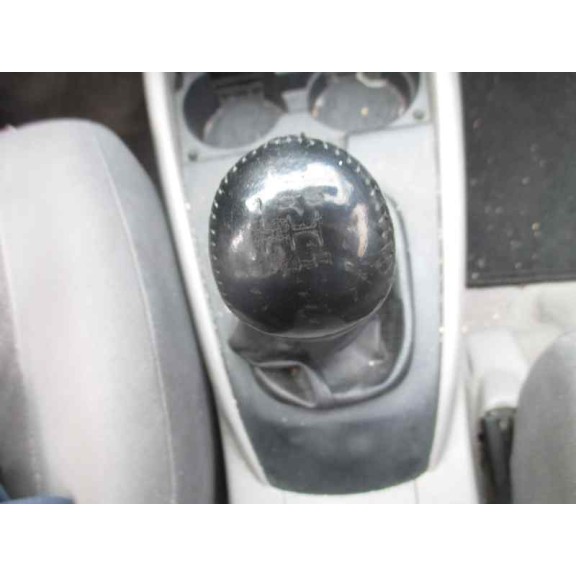 mazda 323 berl. f/s (bj) del año 2001