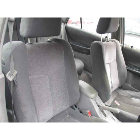 mazda 323 berl. f/s (bj) del año 2001