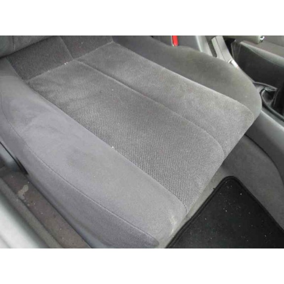 mazda 323 berl. f/s (bj) del año 2001