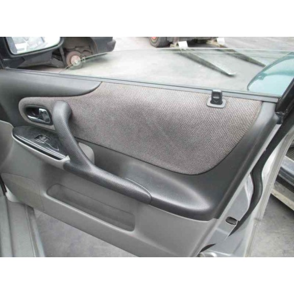 mazda 323 berl. f/s (bj) del año 2001