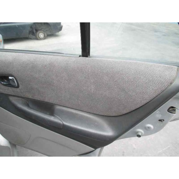 mazda 323 berl. f/s (bj) del año 2001