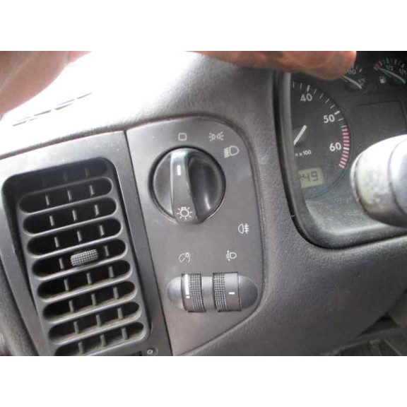 volkswagen polo berlina (6n1) del año 1997