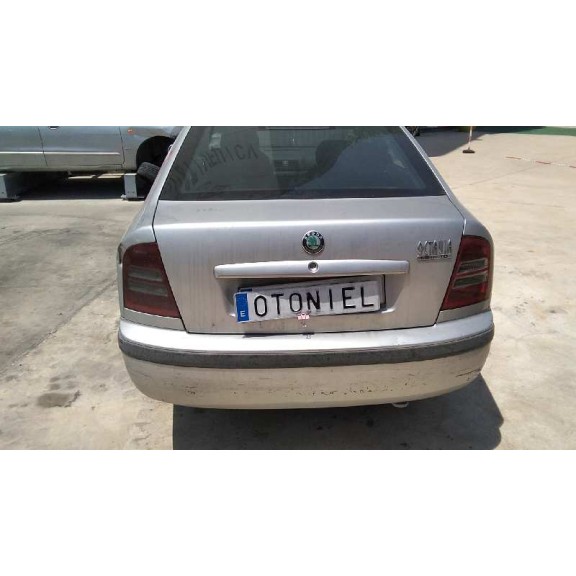 skoda octavia berlina (1u2) del año 2002
