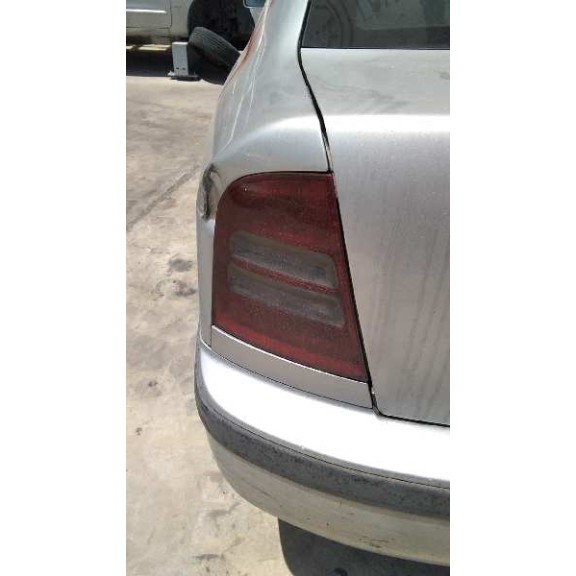 skoda octavia berlina (1u2) del año 2002