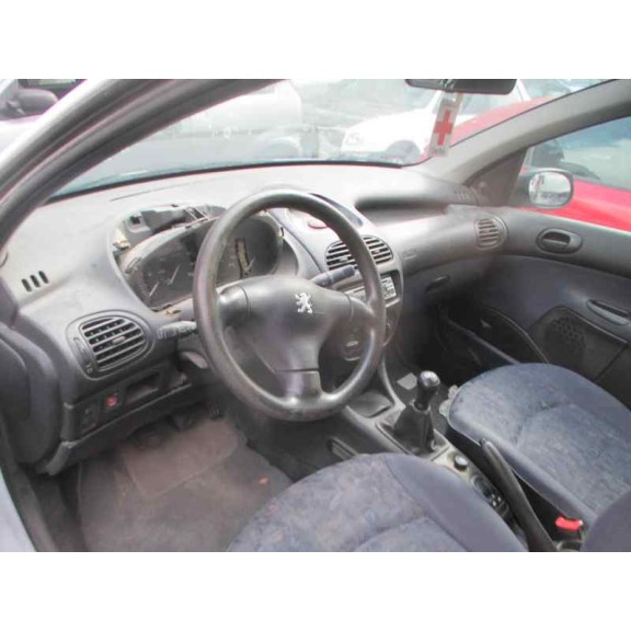 peugeot 206 berlina del año 2001