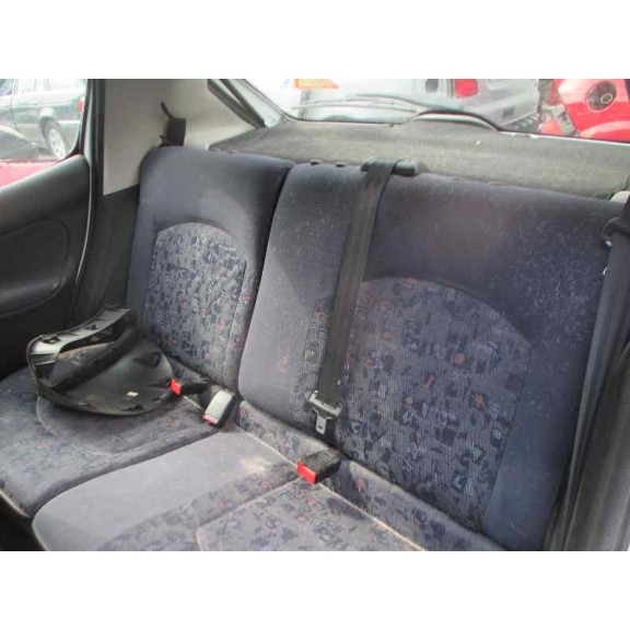 peugeot 206 berlina del año 2001