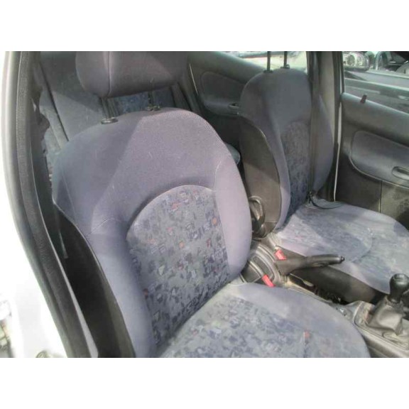 peugeot 206 berlina del año 2001