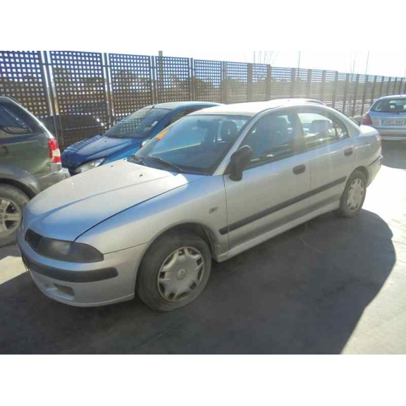 mitsubishi carisma berlina 5 (da0) del año 2001