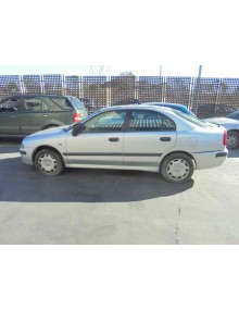 mitsubishi carisma berlina 5 (da0) del año 2001 2