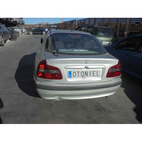 mitsubishi carisma berlina 5 (da0) del año 2001