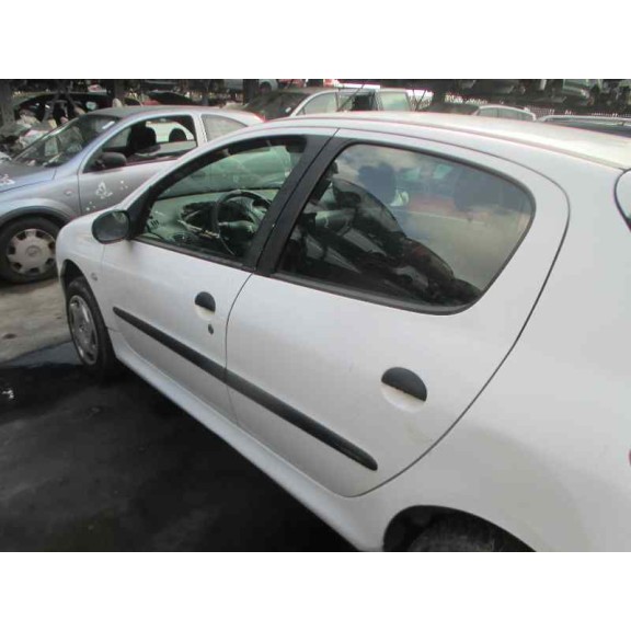 peugeot 206 berlina del año 2001