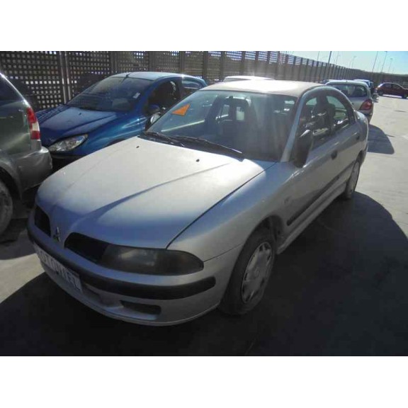 mitsubishi carisma berlina 5 (da0) del año 2001