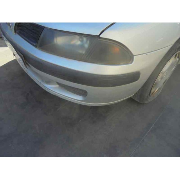 mitsubishi carisma berlina 5 (da0) del año 2001