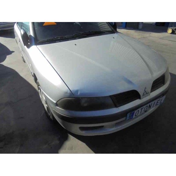 mitsubishi carisma berlina 5 (da0) del año 2001