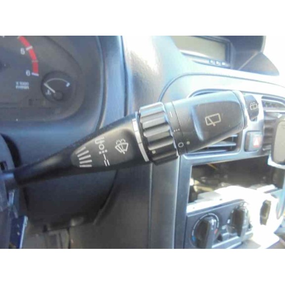 mitsubishi carisma berlina 5 (da0) del año 2001