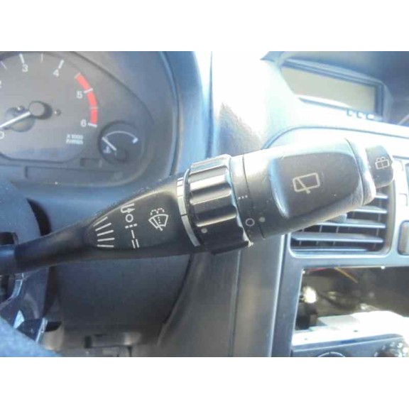 mitsubishi carisma berlina 5 (da0) del año 2001