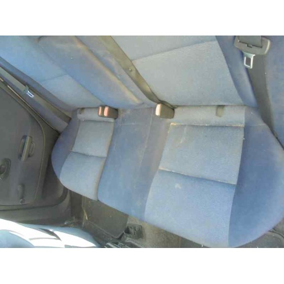 mitsubishi carisma berlina 5 (da0) del año 2001