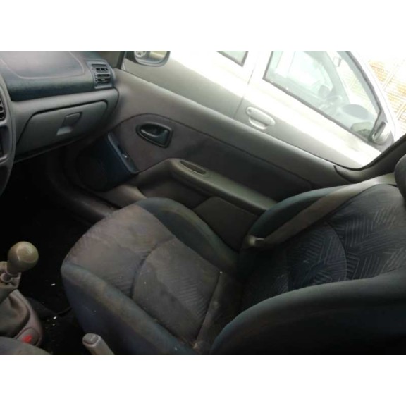 renault clio ii fase i (b/cbo) del año 2001