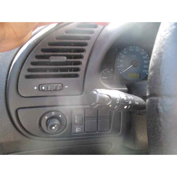 citroën xsara berlina del año 2001