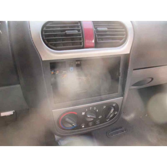 opel corsa c del año 2000