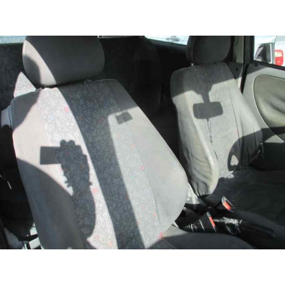 opel corsa c del año 2000