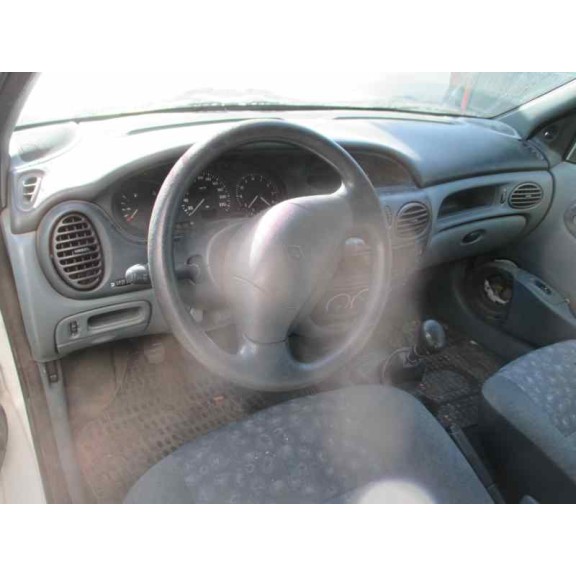 renault megane i berlina hatchback (ba0) del año 1996