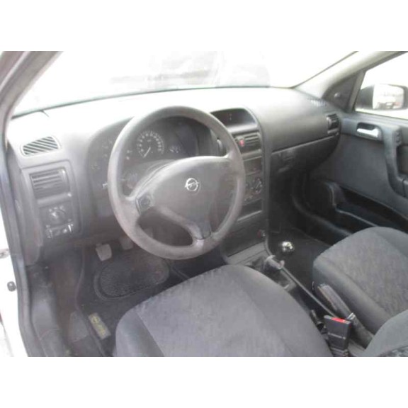 opel astra g berlina del año 2002