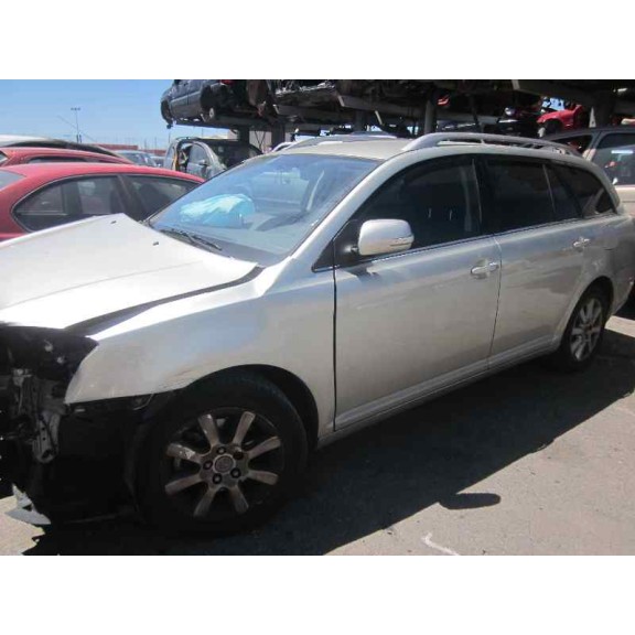 toyota avensis wagon (t25) del año 2003