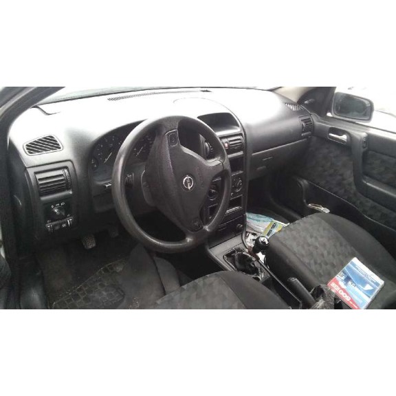 opel astra g berlina del año 2001