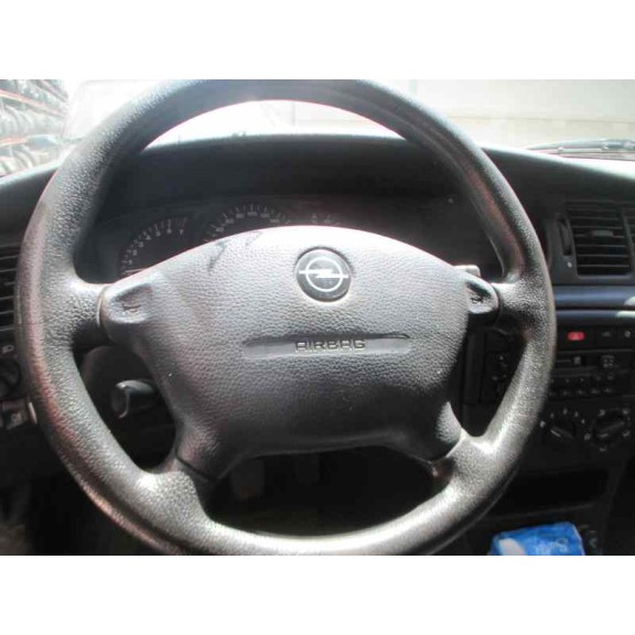 opel vectra b berlina del año 2001