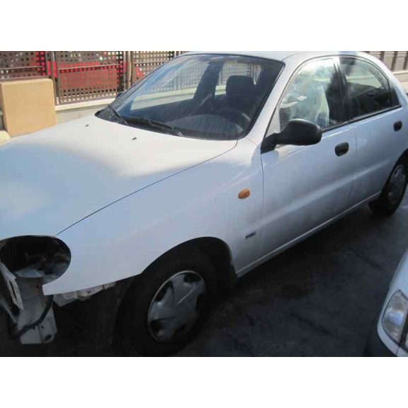 daewoo lanos del año 2001