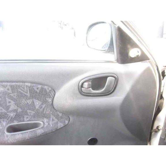 daewoo lanos del año 2001