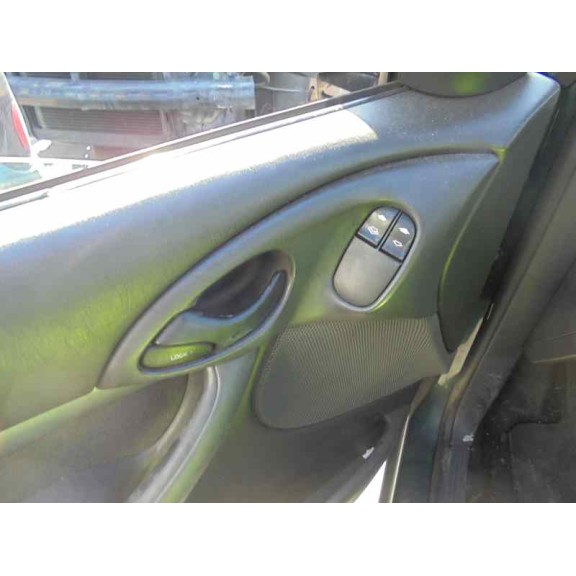 ford focus berlina (cak) del año 2004