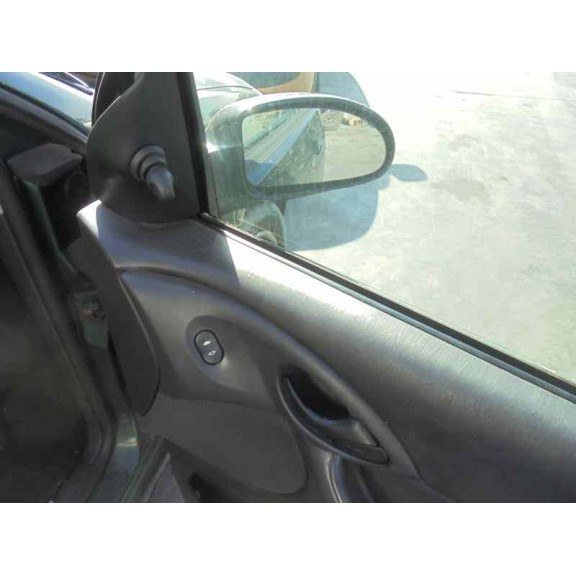 ford focus berlina (cak) del año 2004