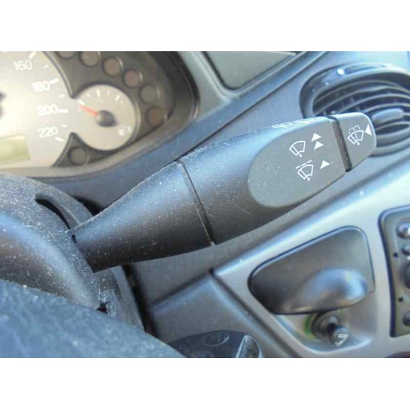 ford focus berlina (cak) del año 2004