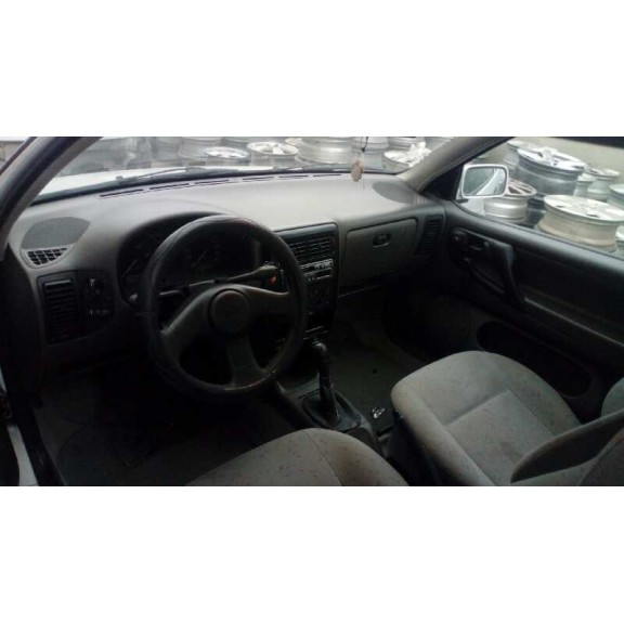 volkswagen polo berlina (6n1) del año 1997