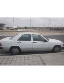 mercedes-benz clase c (w201) berlina del año 1990 2