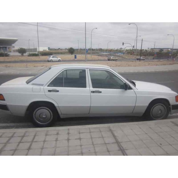 mercedes-benz clase c (w201) berlina del año 1990